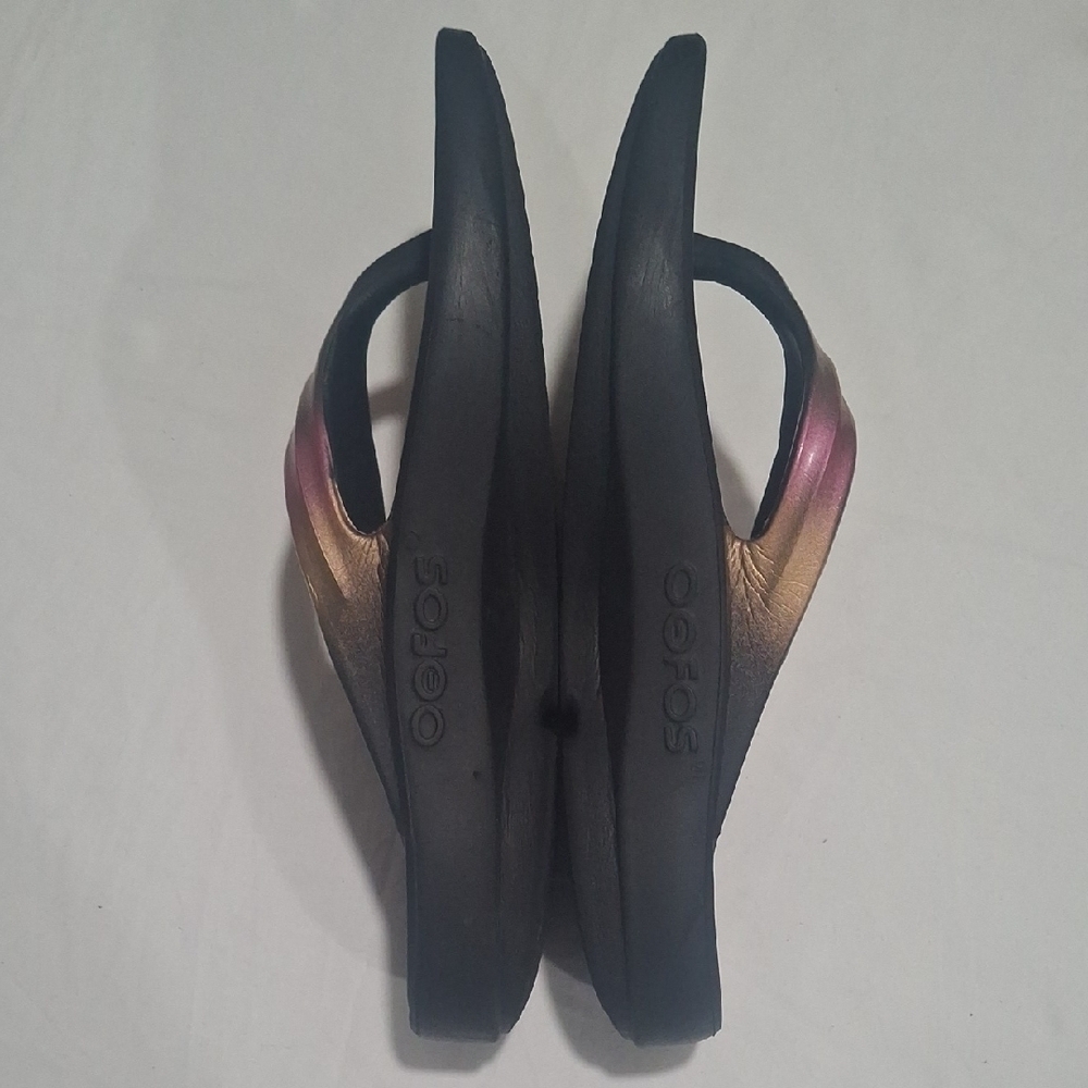 OOFOS Black and Gold Women's Sandals Size 8 - Picture 5 of 9